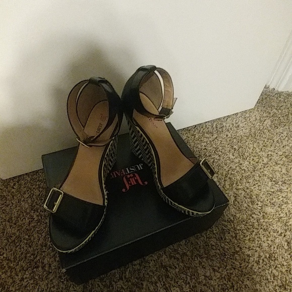 Wedge Sandal - Picture 1 of 3